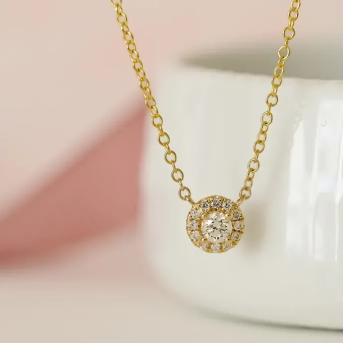 45 cm halskæde med vedhæng i 14 karat guld 0,234 ct
