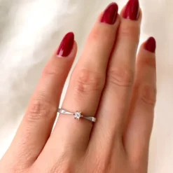 0,05 ct solitairering i 14 karat hvidguld
