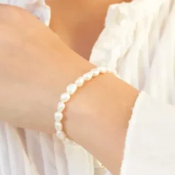 6 mm armbånd med ferskvandsperle