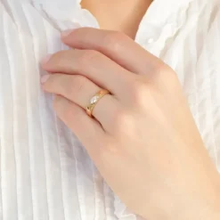 4 mm diamant vielsesring i 9 karat guld 0,008 ct og 0,015 ct