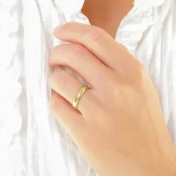 4 mm diamant vielsesringe i 14 karat guld 0,03 ct - sæt