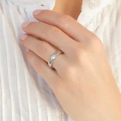 5 mm diamant vielsesringe i 14 karat hvidguld 0,008 ct og 0,02 ct - sæt
