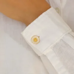 14 mm marguerit broche i forgyldt sølv - Marie