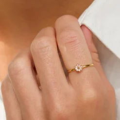 5 mm marguerit lilla ring i forgyldt sølv - Maggie