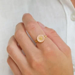 12 mm marguerit lyserød ring i forgyldt sølv - Marie