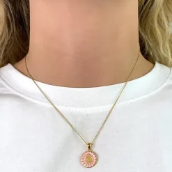 15 mm marguerit pink vedhæng i forgyldt sølv - Marie