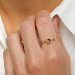 5 mm marguerit sort ring i forgyldt sølv - Maggie