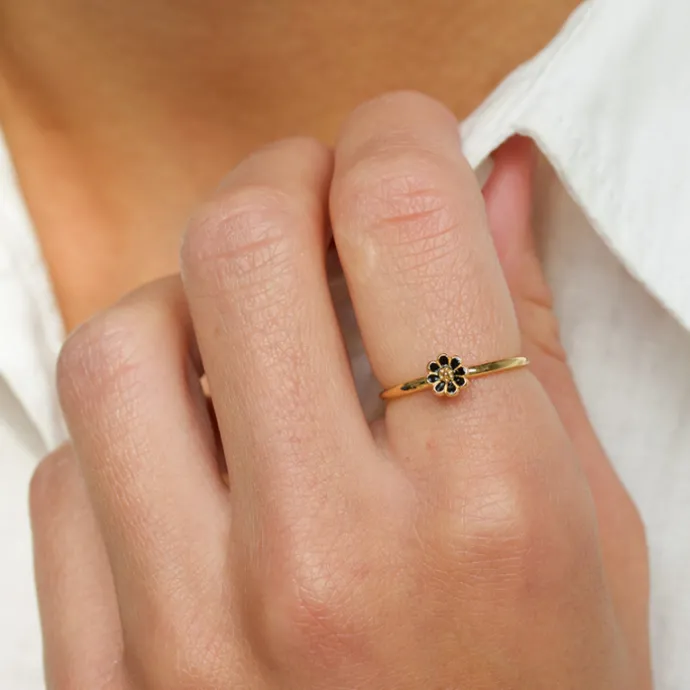 5 mm marguerit sort ring i forgyldt sølv - Maggie