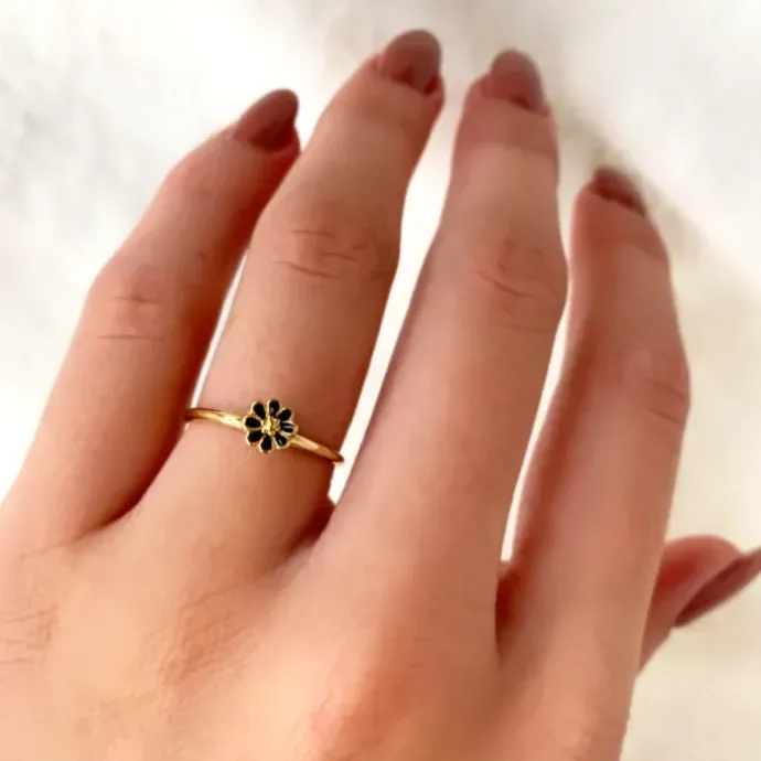 5 mm marguerit sort ring i forgyldt sølv - Maggie