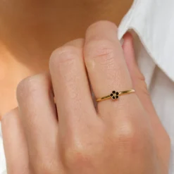 5 mm marguerit sort ring i forgyldt sølv - Majse