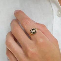 11 mm marguerit sort zirkon ring i forgyldt sølv - Matilda