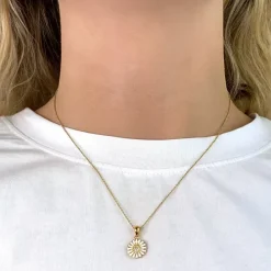 11 mm marguerit vedhæng i forgyldt sølv - Matilda