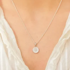 10 mm marguerit vedhæng i rhodineret sølv - Marie