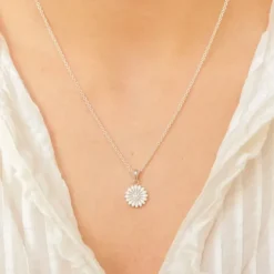 12 mm marguerit vedhæng i rhodineret sølv - Matilda
