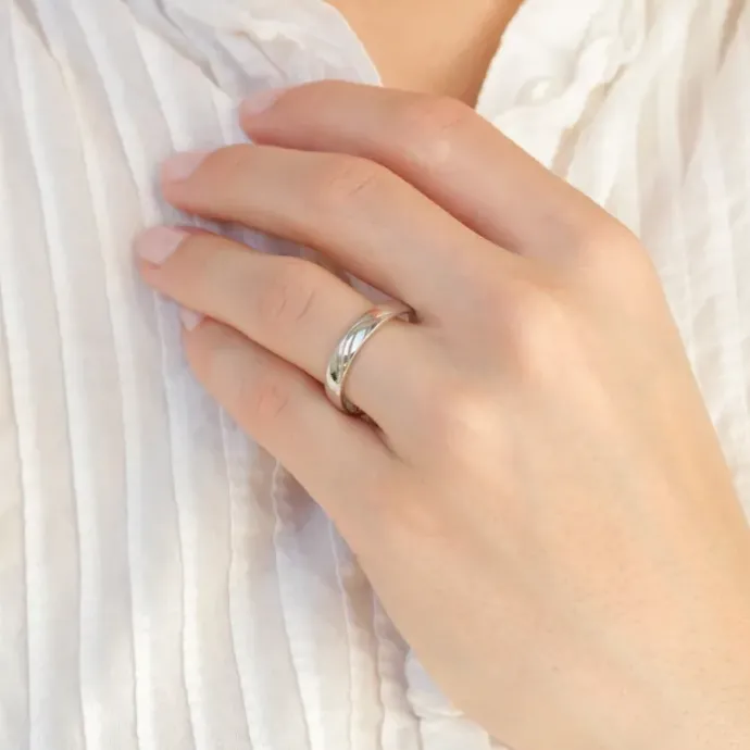 4 mm vielsesring i 9 karat hvidguld