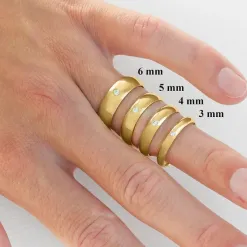 4 mm vielsesring i 9 karat guld 0,03 ct