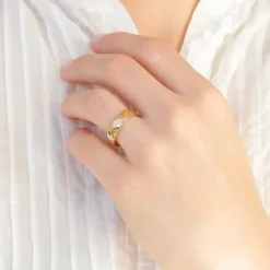 5 mm vielsesring i 14 karat guld 0,008 ct og 0,02 ct