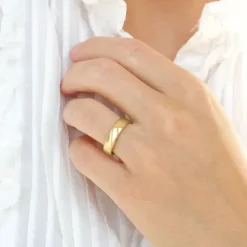 5 mm vielsesring i 9 karat guld