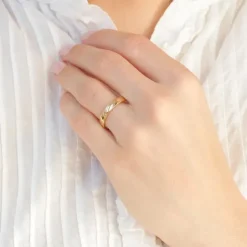 4 mm vielsesringe i 14 karat guld 0,008 ct og 0,015 ct - sæt