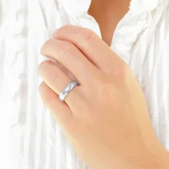 5 mm vielsesringe i 9 karat hvidguld 0,03 ct - sæt