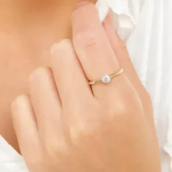 5,3 mm zirkon solitairering i 9 karat guld