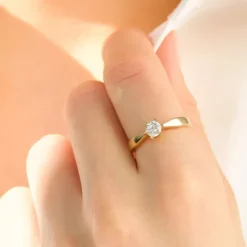 5,4 mm zirkon solitairering i 9 karat guld