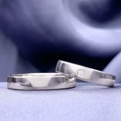 6 og 4 mm vielsesringe i 9 karat hvidguld 0,03 ct - sæt