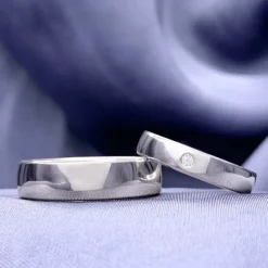 5 og 4 mm vielsesringe i 9 karat hvidguld 0,03 ct - sæt