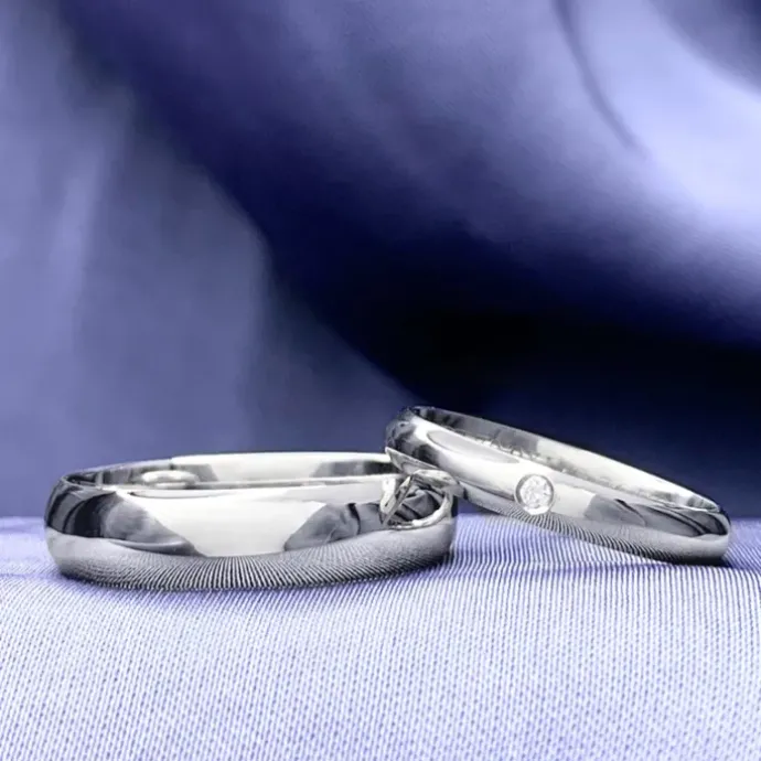 5 og 3 mm vielsesringe i 9 karat hvidguld 0,02 ct - sæt