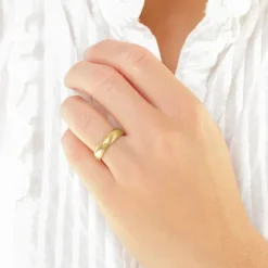 5 og 4 mm vielsesringe i 9 karat guld 0,03 ct - sæt