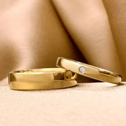 5 og 3 mm vielsesringe i 9 karat guld 0,02 ct - sæt