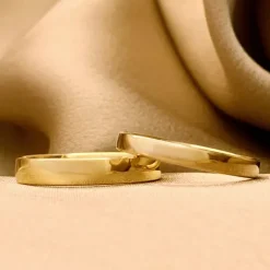 4 og 3 mm vielsesringe i 9 karat guld - sæt