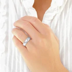 6 og 5 mm vielsesringe i 9 karat hvidguld 0,03 ct - sæt