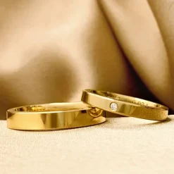 4 og 3 mm vielsesringe i 9 karat guld 0,02 ct - sæt