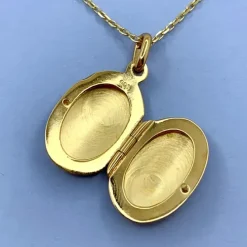 14 x 17 mm medaljon i forgyldt sølv