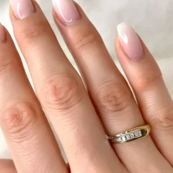 Abstrakt diamant ring i 9 karat guld.- og hvidguld 0,07 ct