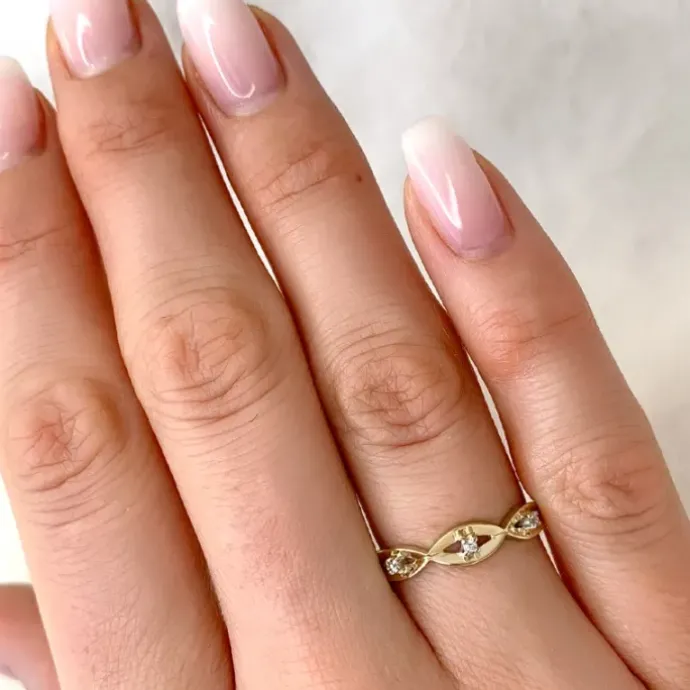 Abstrakt diamant ring i 9 karat guld.- og hvidguld 0,02 ct