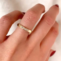 Alliancering i 14 karat guld 0,09 ct