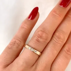 Alliancering i 14 karat guld 3 x 0,05 ct