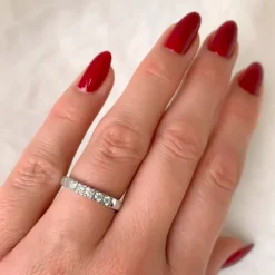 Alliancering i 14 karat hvidguld 5 x 0,05 ct