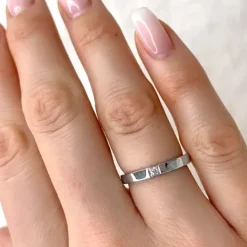 Alliancering i 9 karat hvidguld 0,03 ct