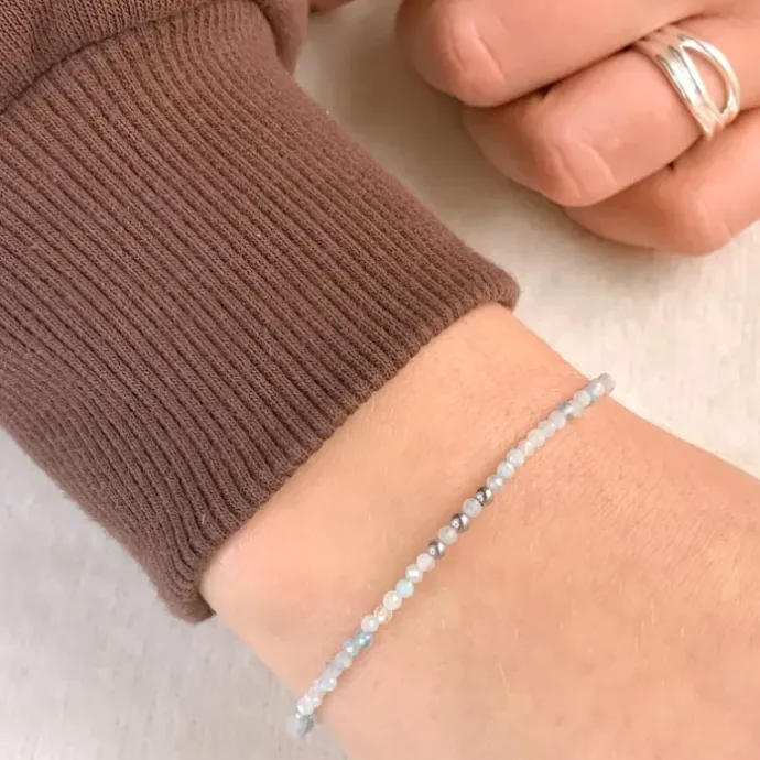 Armbånd med akvamarin og 3 hematite.