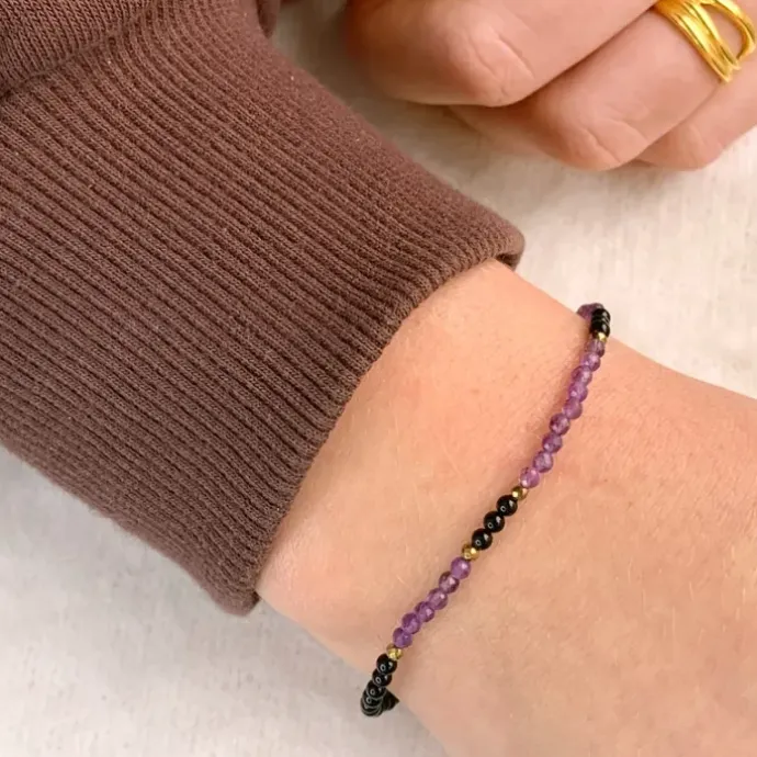 Armbånd med onyks og ametyst og hematite.