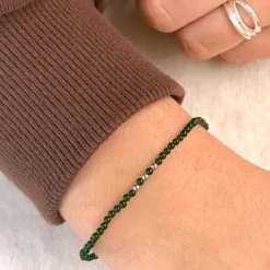 Armbånd med sten og 3 hematite.