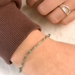 Armbånd med sten og hematite.