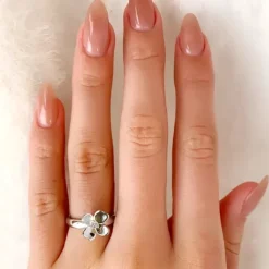 Blomster hvid zirkon ring i sølv
