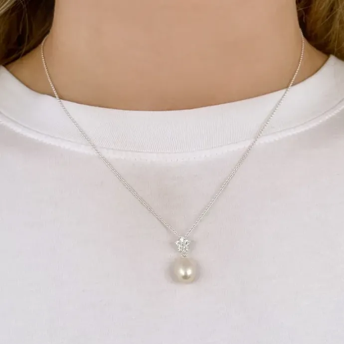 Blomster perle vedhæng med halskæde i sølv