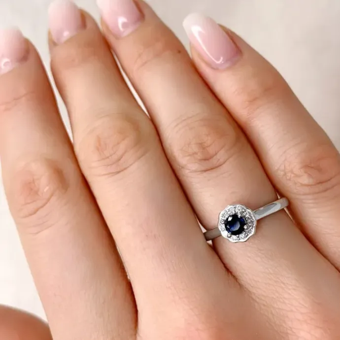 Blomster safir diamantring i 14 karat hvidguld 0,14 ct 0,38 ct