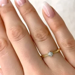Blomster topas diamantring i 9 karat guld 0,01 ct 0,06 ct