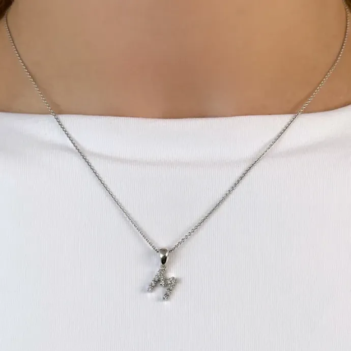 Bogstav M diamant vedhæng i 9 karat hvidguld 0,06 ct